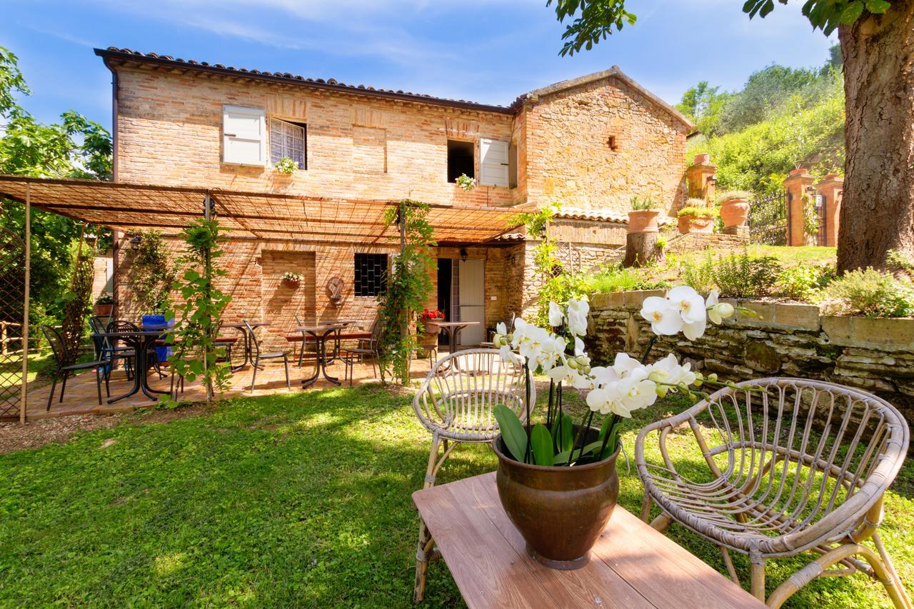 B&B La Residenza Del Poeta Montesicuro Luaran gambar
