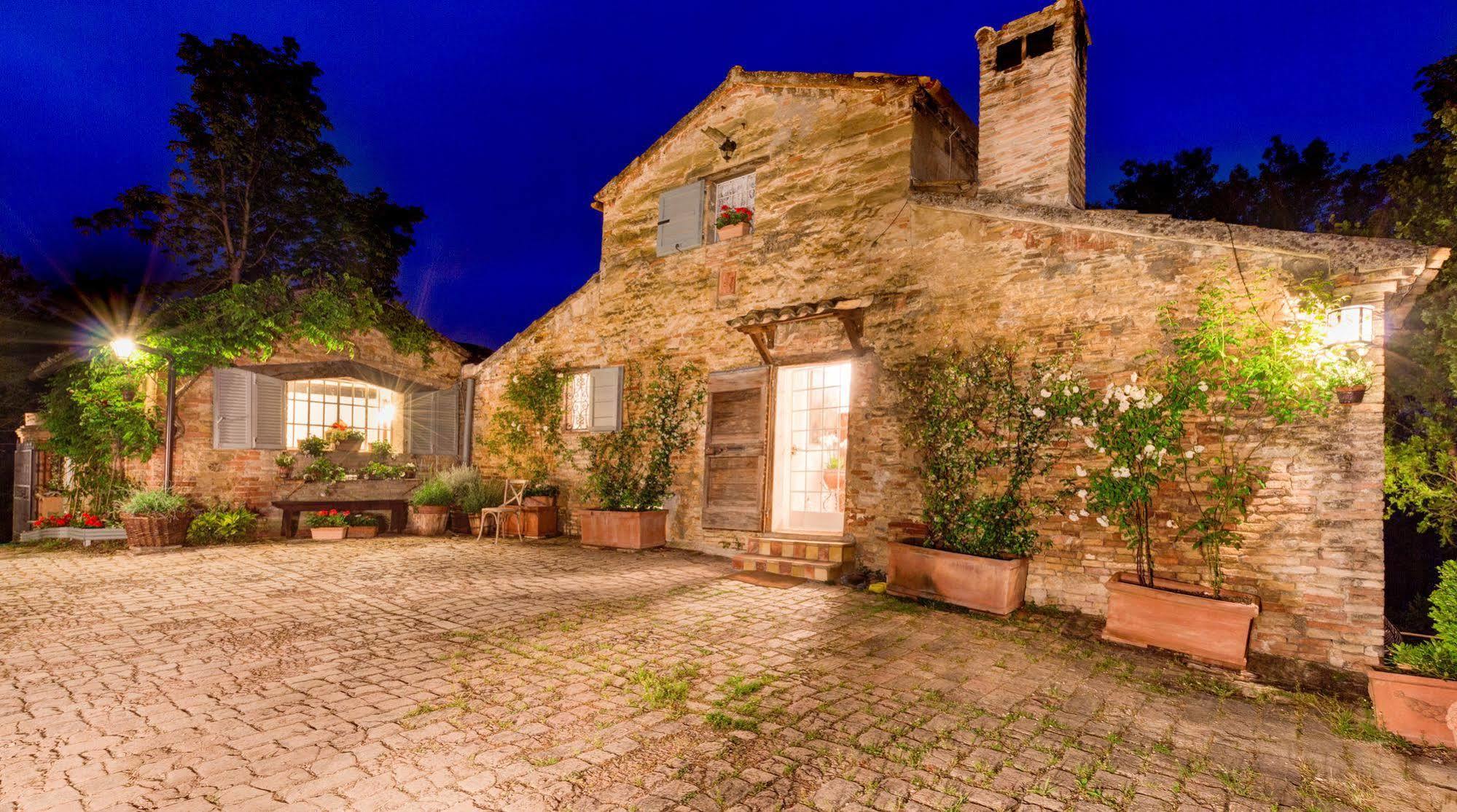 B&B La Residenza Del Poeta Montesicuro Luaran gambar