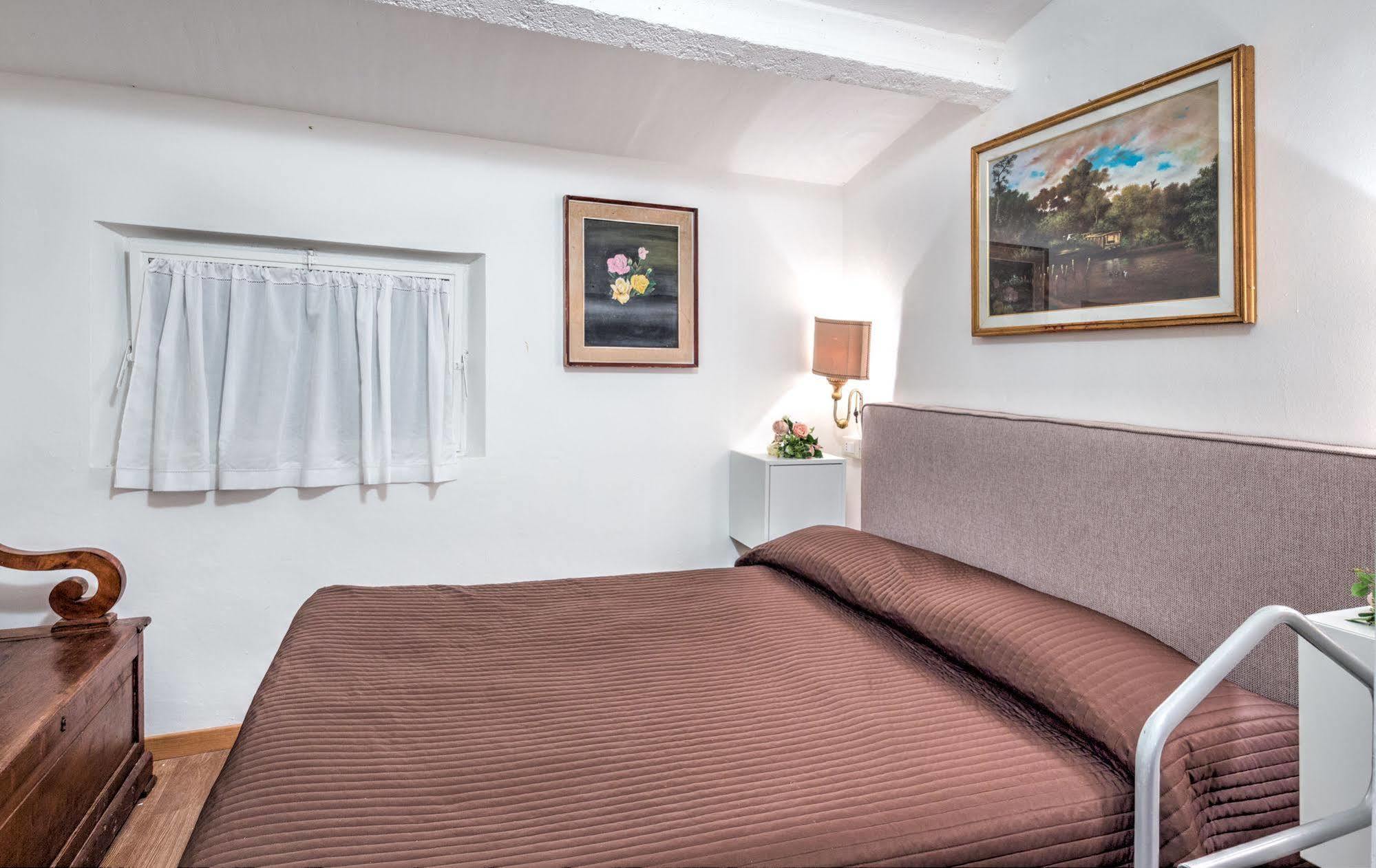 B&B La Residenza Del Poeta Montesicuro Luaran gambar